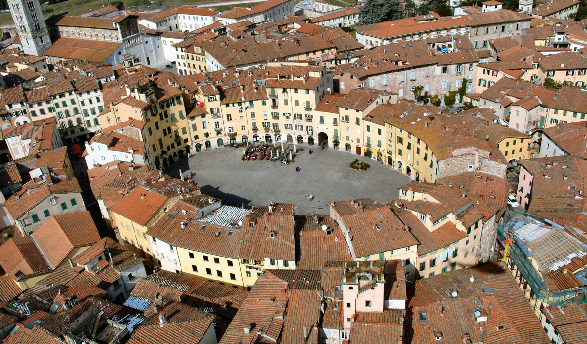 Praça do Anfiteatro em Lucca